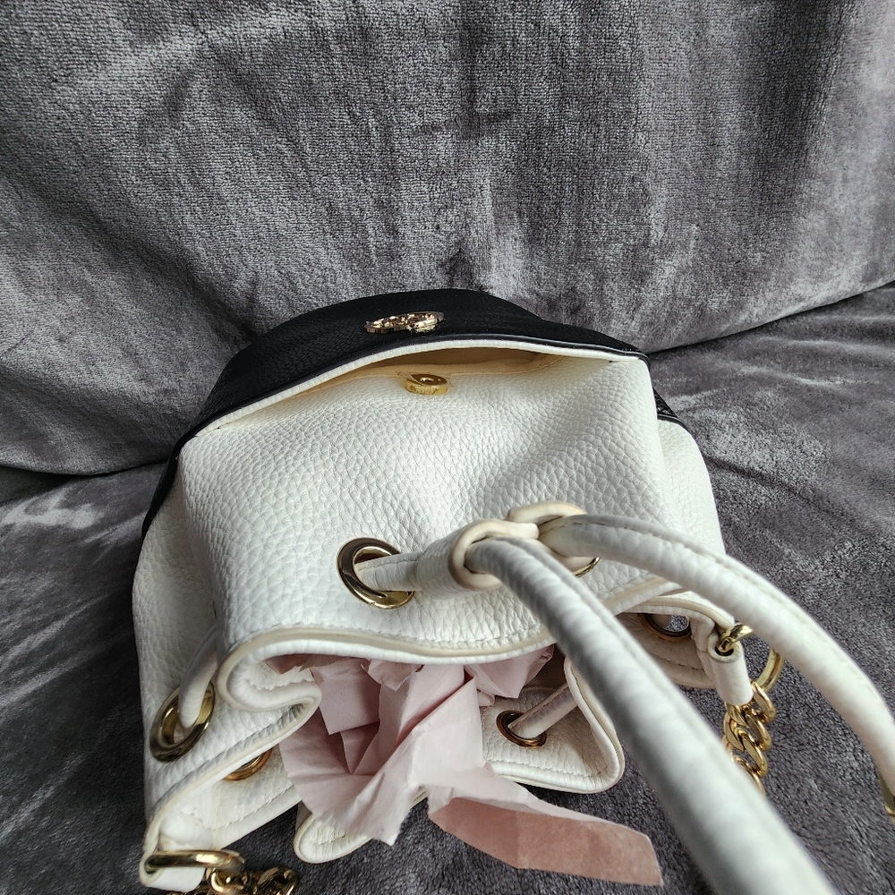 Mini Bucket Handbag Crossbody Bag with Strap - Picture 6 of 11